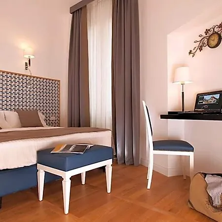 Floris Hotell 3*