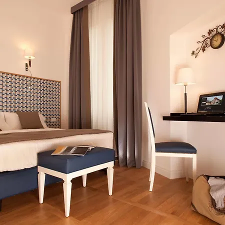 فندق Floris 3*