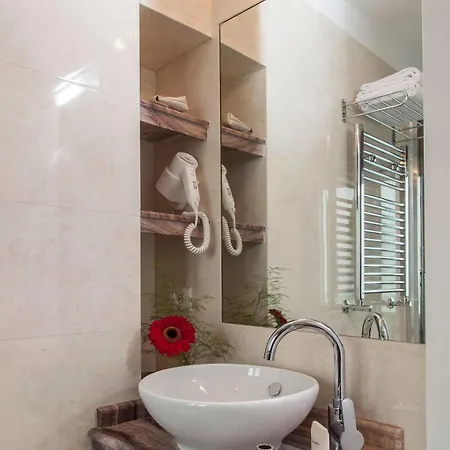 فندق Floris 3*